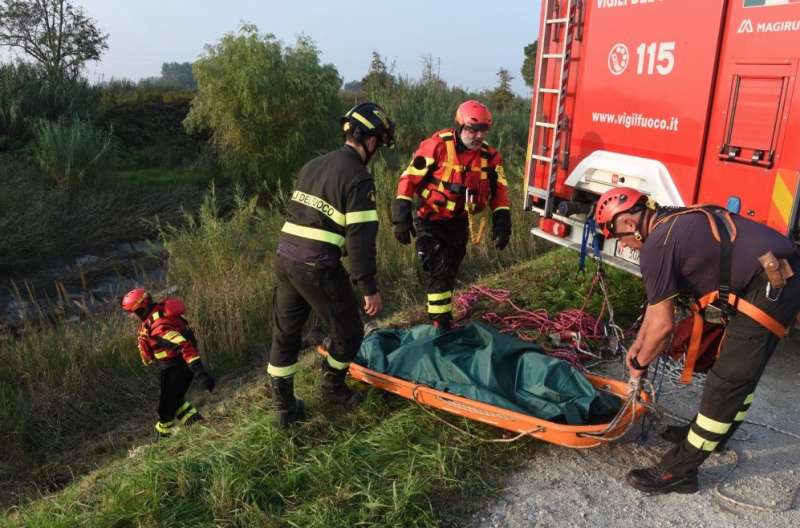 cadavere ritrovato nel fiume uso 3