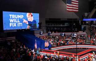 comizio di trump a grand rapids