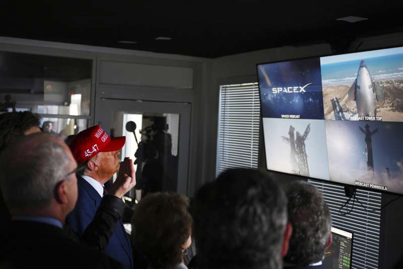 donald trump ed elon musk assistono al lancio di un razzo di spacex foto lapresse 5