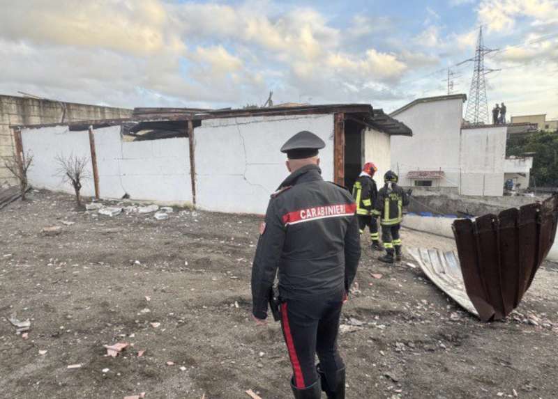 ercolano esplosione in una fabbrica di fuochi d artificio 2