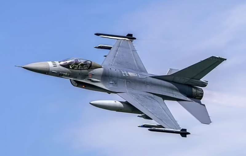 f 16 aereo nato