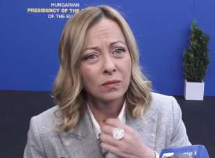 giorgia meloni al consiglio europeo informale di budapest 6