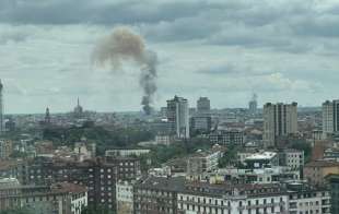 incendio vicino al duomo di milano, su corso vittorio emanuele 3