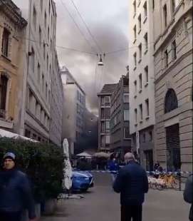 incendio vicino al duomo di milano, su corso vittorio emanuele 8