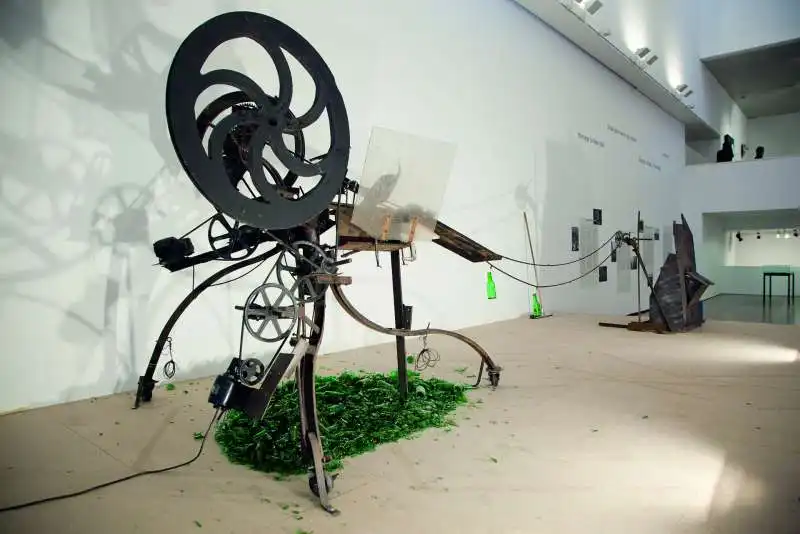 jean tinguely rotozaza