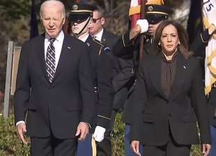 joe biden kamala harris veteran day cimitero di arlington