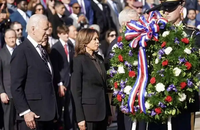 joe biden   kamala harris   veteran day   cimitero di arlington 