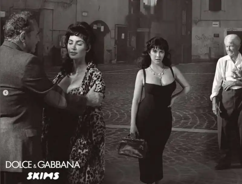 kim kardashian posa per dolce&gabbana x skims 13