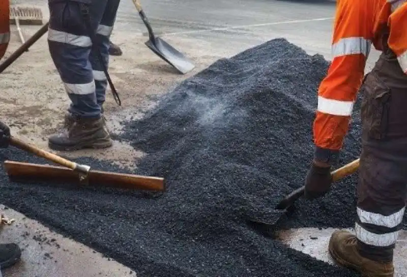 LAVORI MANTO STRADALE A ROMA

