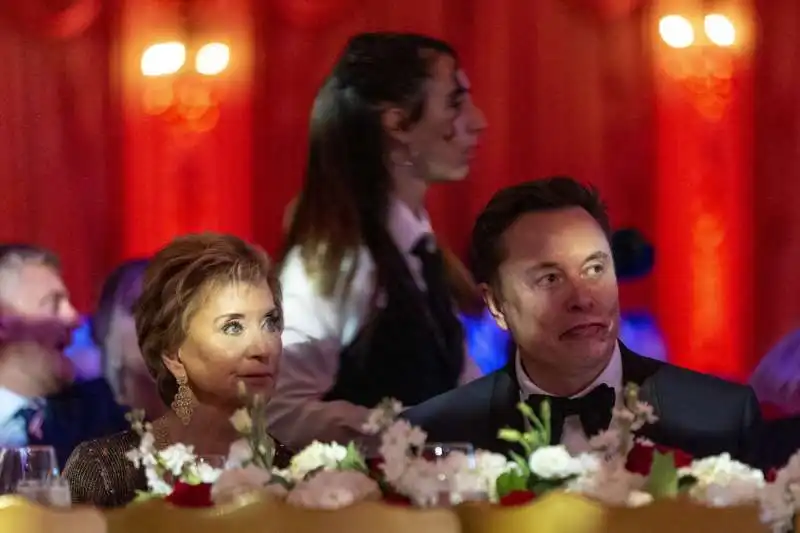 Linda McMahon elon musk a mar-a-lago - foto lapresse