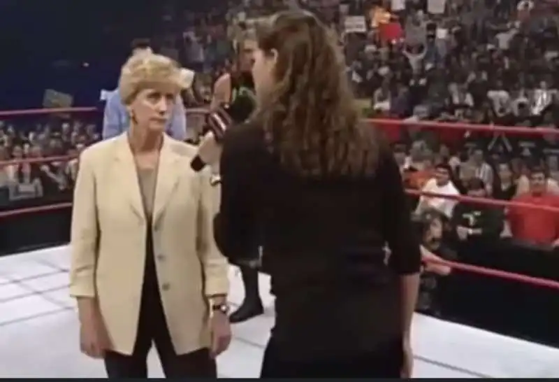 linda mcmahon prende a sberle la figlia stephanie 