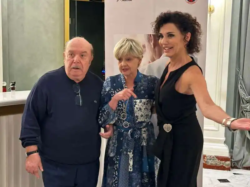 lino banfi  milena vukotic  anna carlucci