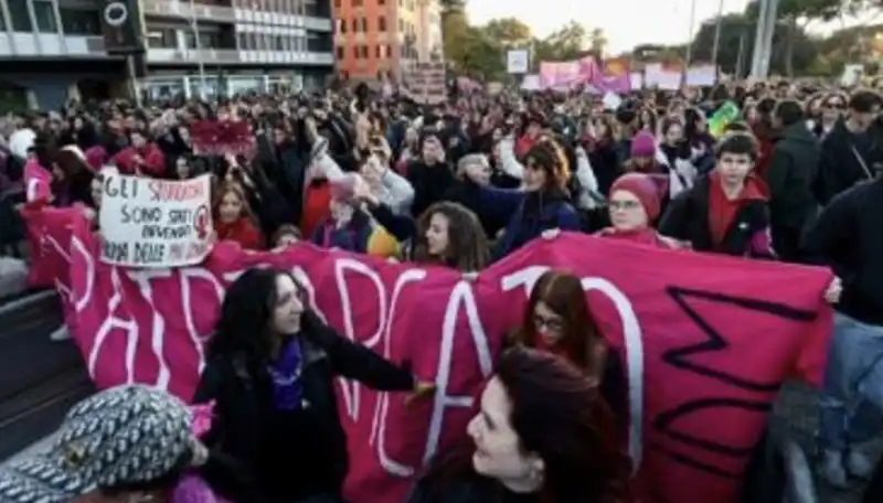 manifestazione contro violenza sulle donne 2