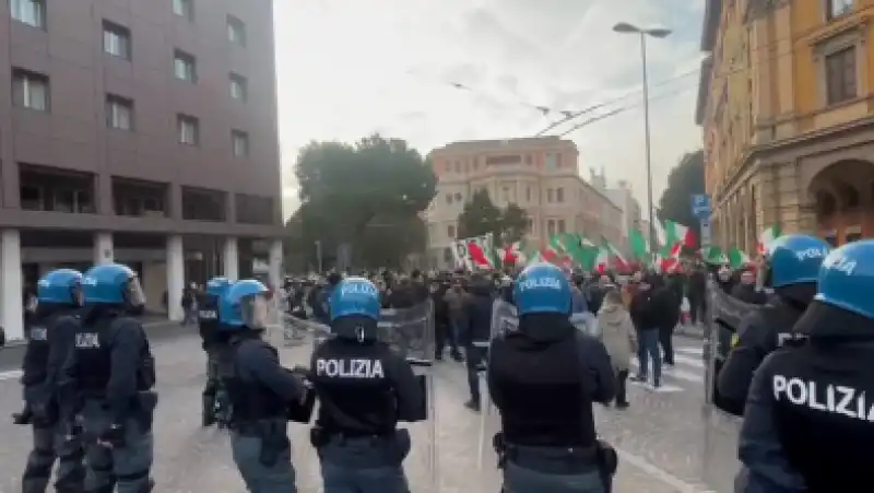 manifestazione di casapound e rete dei patrioti a bologna  