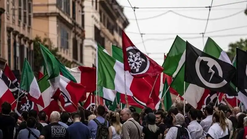 manifestazione di casapound e rete dei patrioti a bologna 