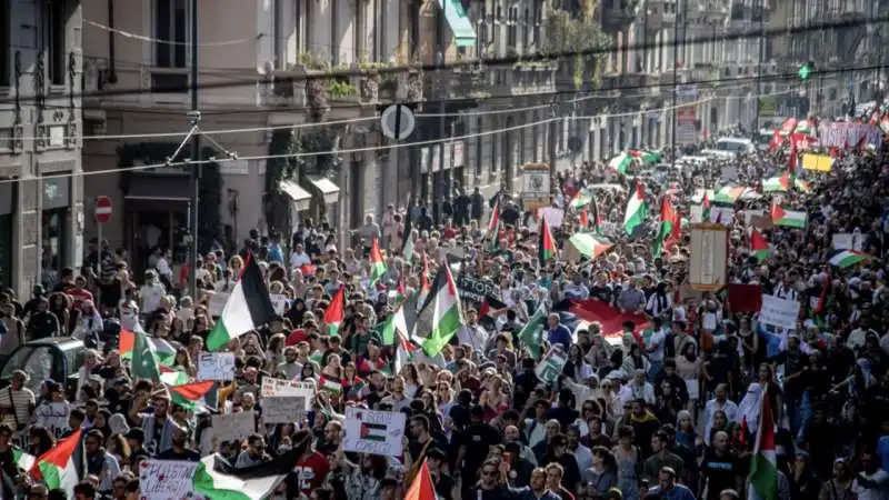 manifestazione palestina milano   foto lapresse