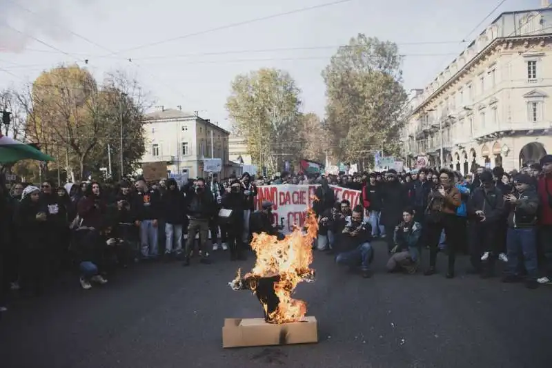 manifestazione pro palestina a torino   12