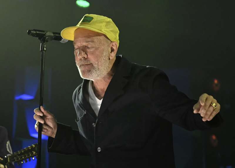 MICHAEL STIPE