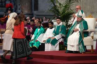 papa francesco alla conclusione della assemblea generale del sinodo dei vescovi foto lapresse