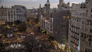 proteste a valencia dopo l'alluvione 1