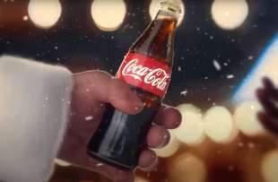 pubblicita della coca cola creata con l'intelligenza artificiale 1