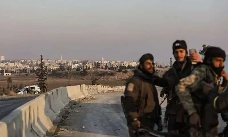 ribelli jihadisti conquistano aleppo in siria   2