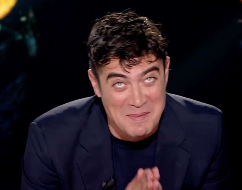 riccardo scamarcio a belve 7