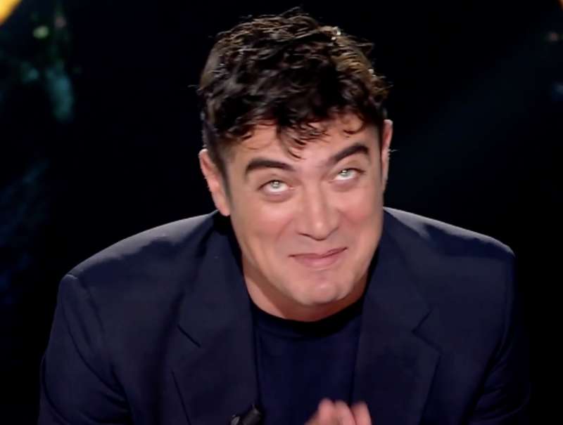 riccardo scamarcio a belve 8