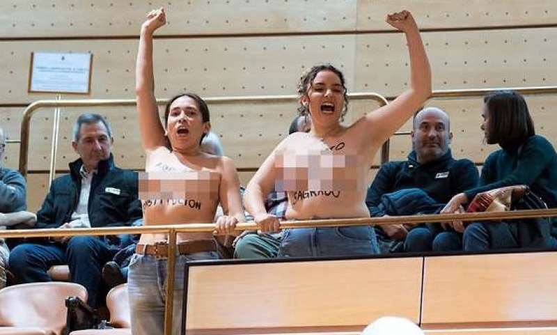 PROTESTA DELLE ATTIVISTE DI FEMEN AL PARLAMENTO SPAGNOLO