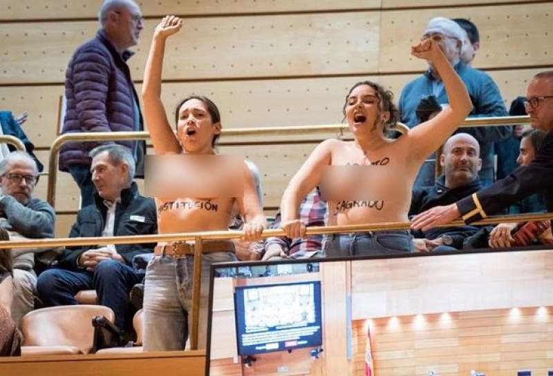 PROTESTA DELLE ATTIVISTE DI FEMEN AL PARLAMENTO SPAGNOLO