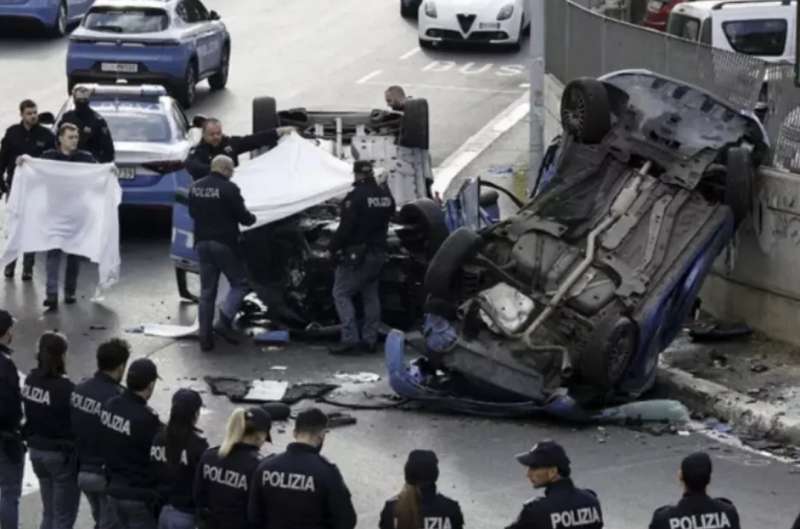 scontro tra due auto della polizia a roma monte mario 2