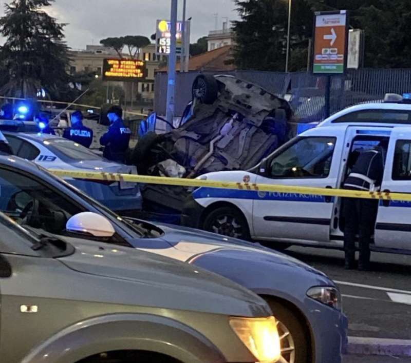 scontro tra due volanti della polizia a monte mario