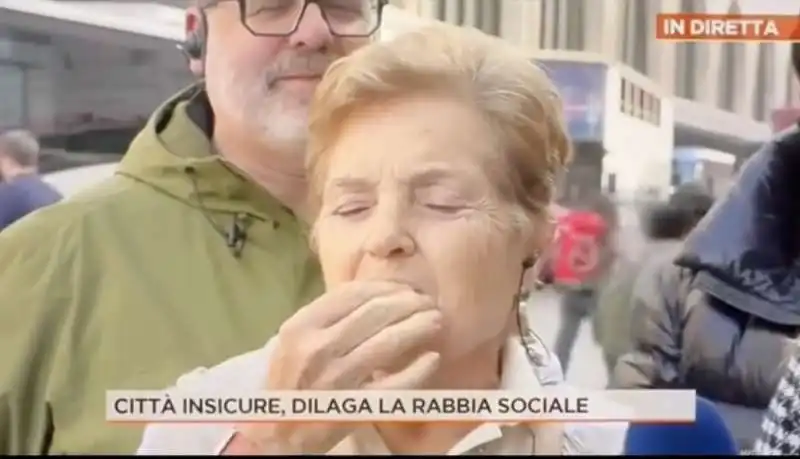 signora perde la dentiera in diretta a mattino 4   7