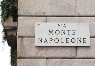 via montenapoleone 1