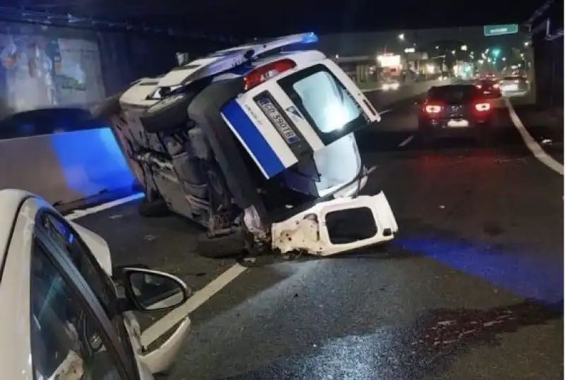 vigili urbani travolti a roma in via tiburtina