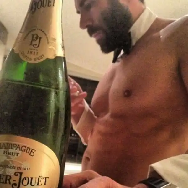 BLIZERIANA A TORSO NUDO E CHAMPAGNE 