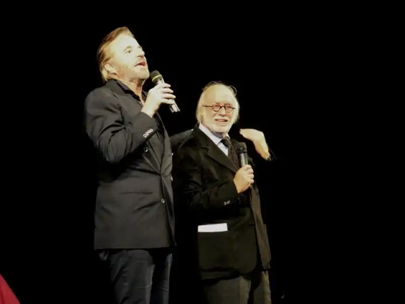 CHRISTIAN DE SICA CON ADRIANO PINTALDI SUL PALCO FOTO ANDREA ARRIGA 