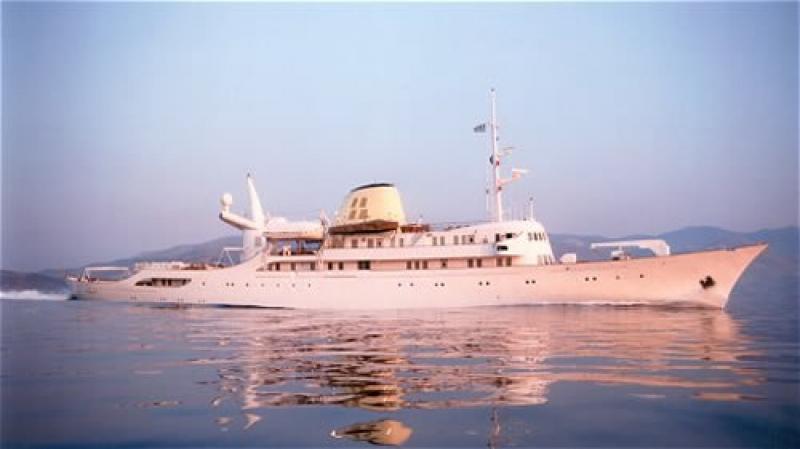 CHRISTINA O Onassis yacht cruising A x