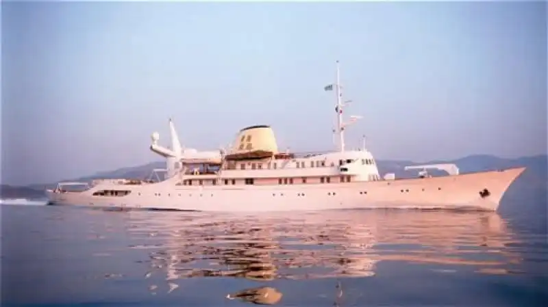 CHRISTINA O Onassis yacht cruising A x 