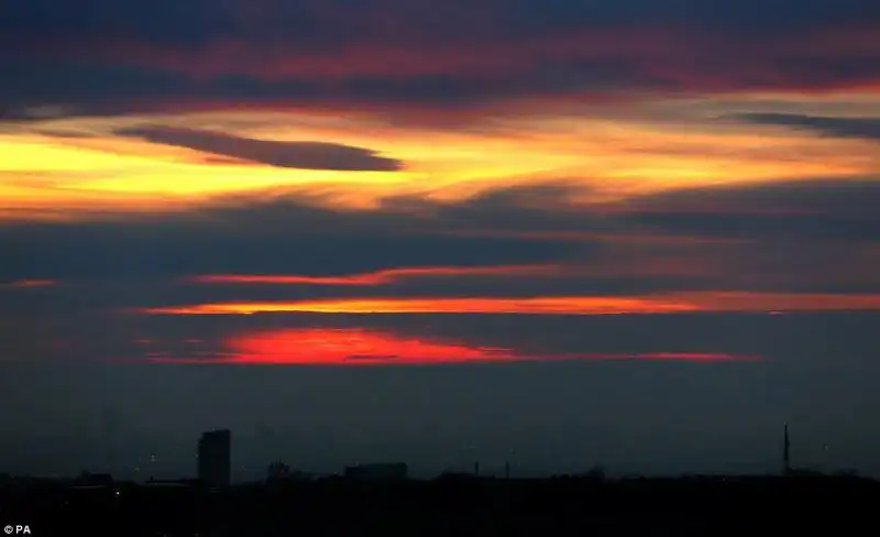 cielo rosso su Oldham 