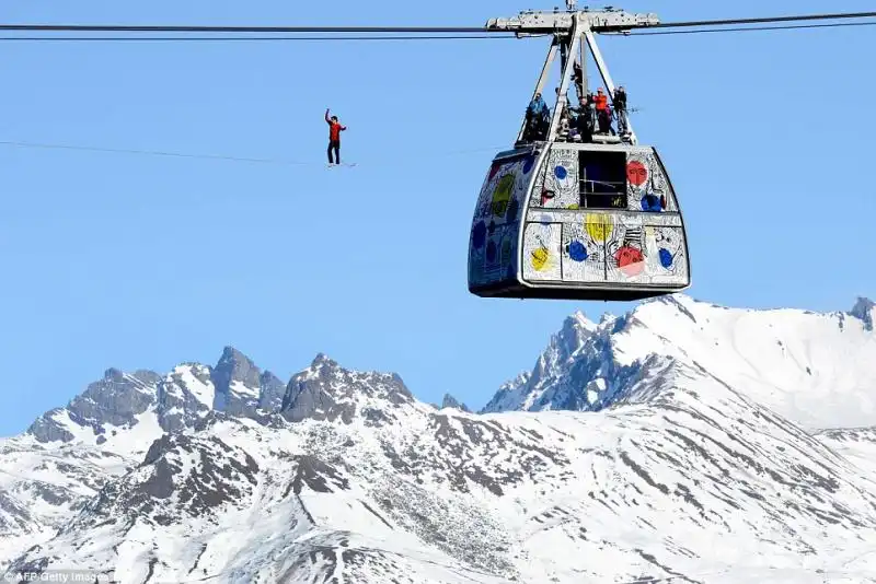 La crew di Millot ha girato il documentario Credo di volare 