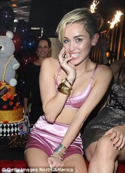 La Cyrus ha una passione per i tatuaggi 