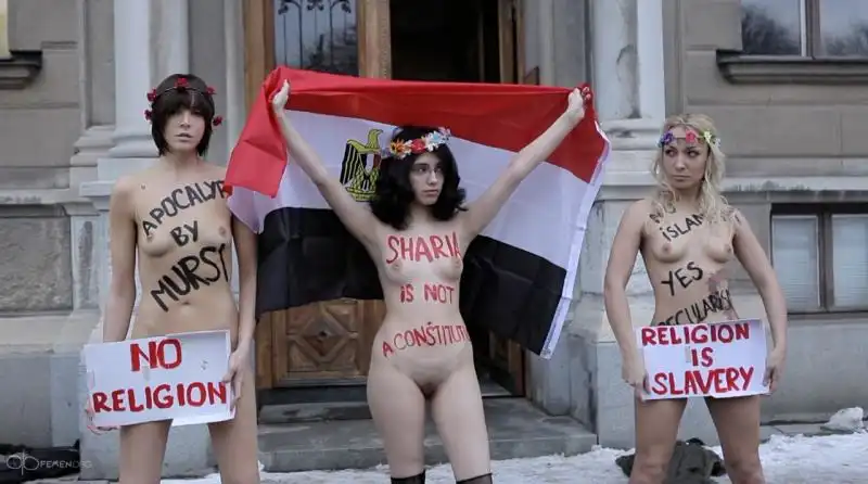 femen and aliaa elmahdy protest morsi in stockholm pIV YFnHN 