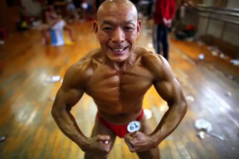 feng qing yu prepares for an amateur bodybuilding competition in zhejiang 