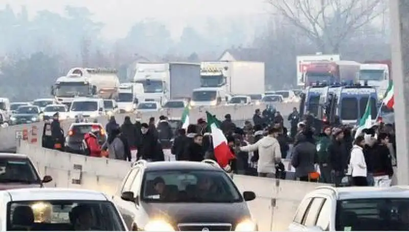 FORCONI BLOCCHI STRADALI 