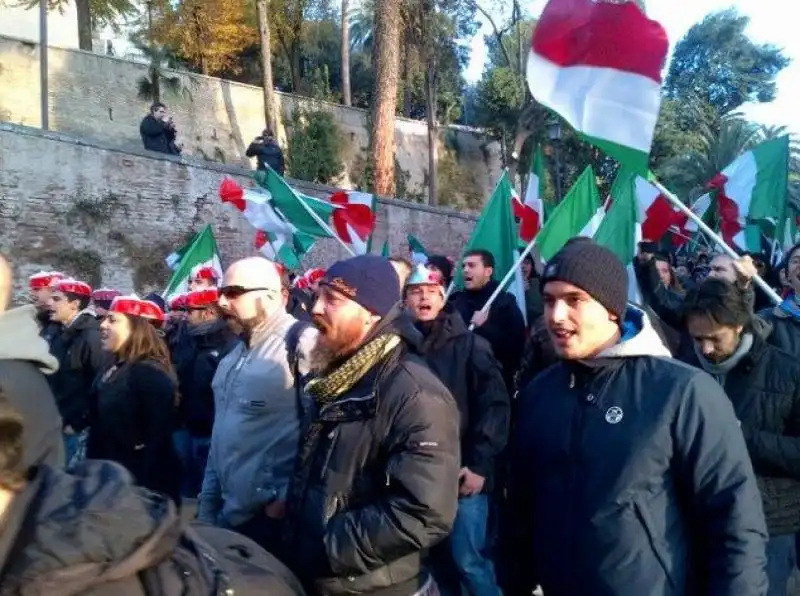 FORCONI E CASAPOUND A PIAZZA DEL POPOLO 