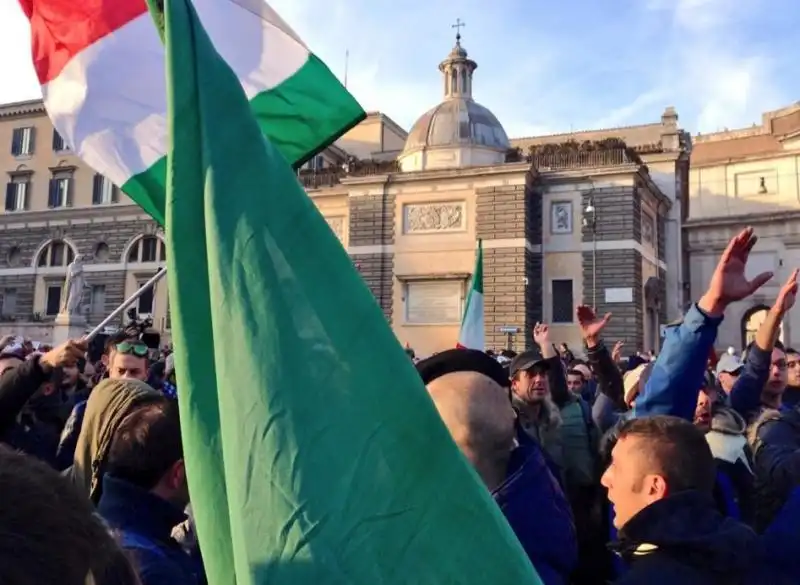 FORCONI E CASAPOUND A PIAZZA DEL POPOLO 