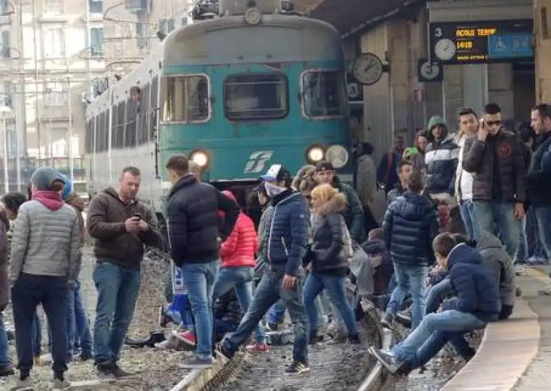 FORCONI STAZIONE BRIGNOLE BLOCCATA 