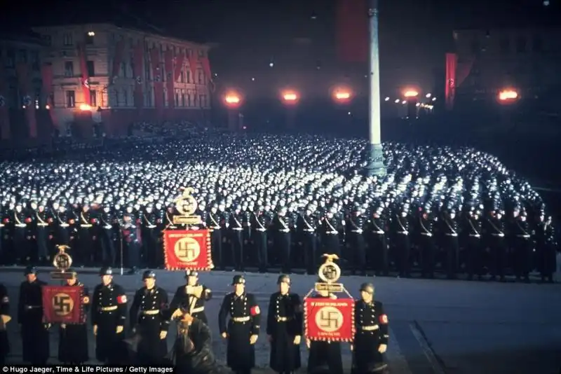 LE FOTO DEL NAZISMO A COLORI 