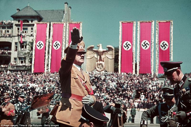 LE FOTO DEL NAZISMO A COLORI